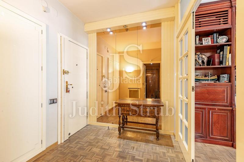 Foto 8b4dab3c-4a49-44b4-ae45-822cbbba8d94. Piso balmes barcino. amplia y luminosa con soleada terraza. en Barcelona