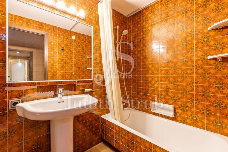 Foto 8f8e219e-c8ab-41a0-af6a-af17747f8bf7. Piso balmes barcino. amplia y luminosa con soleada terraza. en Barcelona