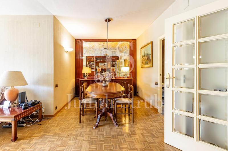 Foto 95dc5de5-bcbd-41d4-830e-ecf61f5ead2e. Piso balmes barcino. amplia y luminosa con soleada terraza. en Barcelona