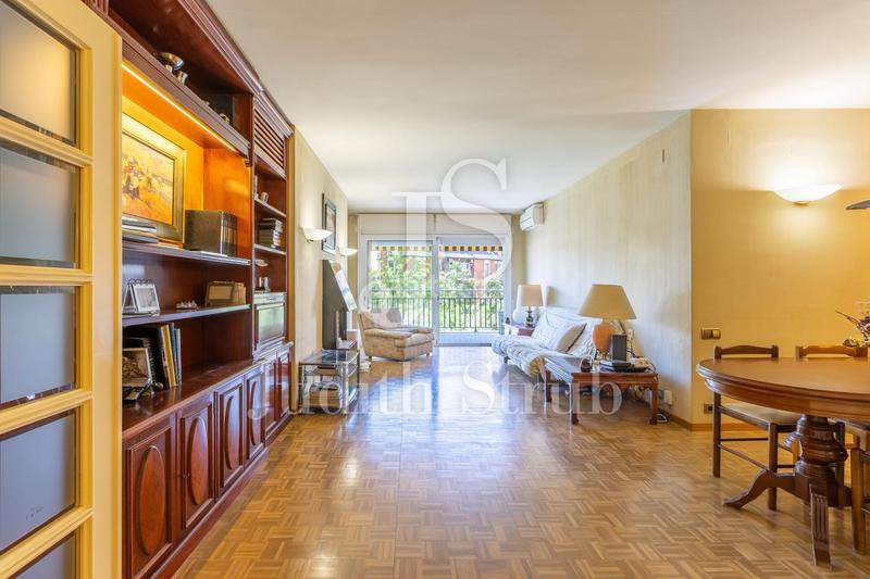 Foto 9885158b-d983-4a48-bb6c-8249762f557a. Piso balmes barcino. amplia y luminosa con soleada terraza. en Barcelona