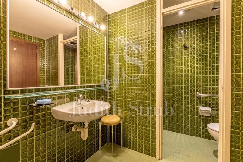 Foto a3f2975c-308b-43b8-a8d7-c860b5fdffd3. Piso balmes barcino. amplia y luminosa con soleada terraza. en Barcelona