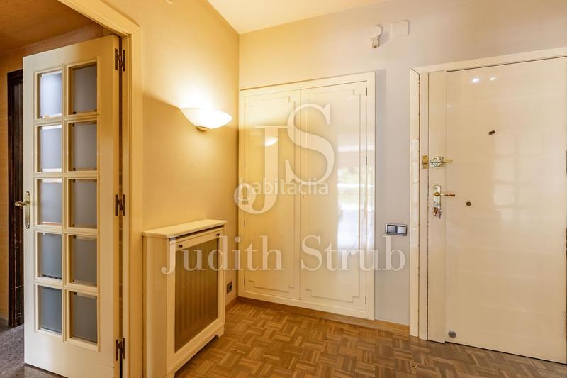 Foto a63f6c9a-7a4b-4061-9a6d-e018cc2a9c1b. Piso balmes barcino. amplia y luminosa con soleada terraza. en Barcelona