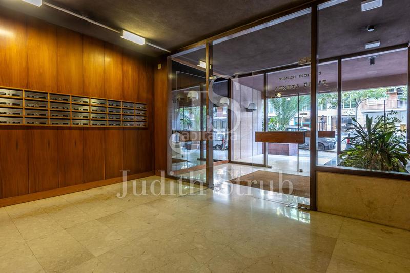 Foto a8d39d62-aa80-4849-b3a1-c7fb26c7d5a0. Piso balmes barcino. amplia y luminosa con soleada terraza. en Barcelona