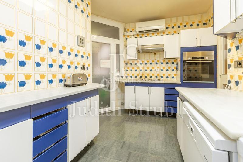 Foto ba1fd071-0fdd-4304-bcdf-097842007265. Piso balmes barcino. amplia y luminosa con soleada terraza. en Barcelona