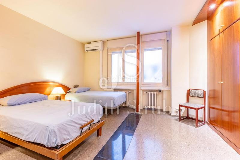 Foto c8ee75bf-6d31-47c4-bac9-7f296e7e2f24. Piso balmes barcino. amplia y luminosa con soleada terraza. en Barcelona