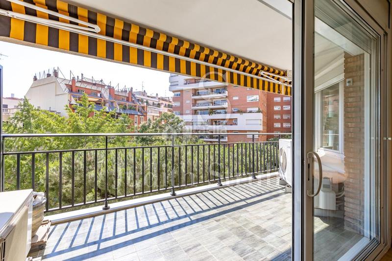 Foto c94fd80b-093d-4fc3-baf4-d7b68bf207a2. Piso balmes barcino. amplia y luminosa con soleada terraza. en Barcelona