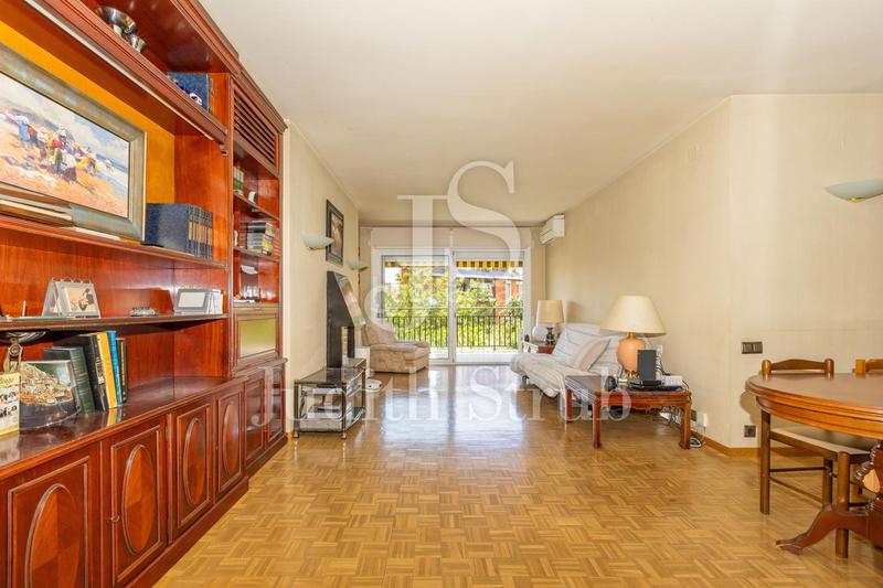 Foto d12ddc33-c485-401b-9b94-14b5fc910884. Piso balmes barcino. amplia y luminosa con soleada terraza. en Barcelona