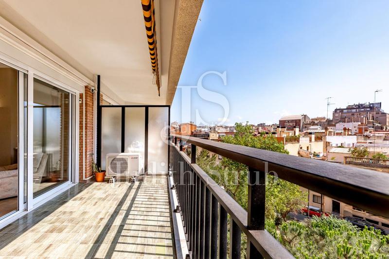 Foto f2d35bb9-92bd-486a-96ef-ee65e92f9dcf. Piso balmes barcino. amplia y luminosa con soleada terraza. en Barcelona