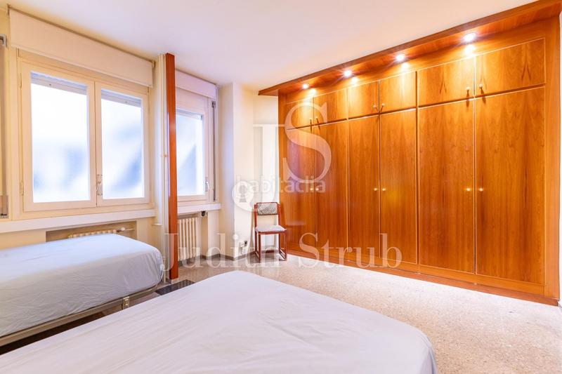 Foto f49bf7cf-d855-43fc-bbbb-1daf3f545be0. Piso balmes barcino. amplia y luminosa con soleada terraza. en Barcelona