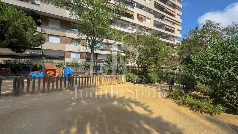 Foto f6a4b17f-0872-4403-ad58-d7a1d04dba4c. Piso balmes barcino. amplia y luminosa con soleada terraza. en Barcelona