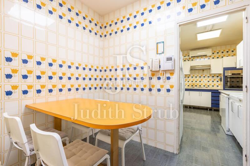 Foto f974eb32-0478-4626-ab38-5a8a65dae092. Piso balmes barcino. amplia y luminosa con soleada terraza. en Barcelona