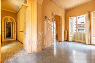Piso en Putget - Farró. Descubre esta joya arquitectónica en sant gervasi en finca de 19