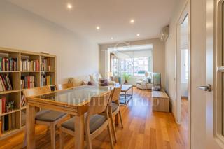 Etagenwohnung in Carrer del Rosselló