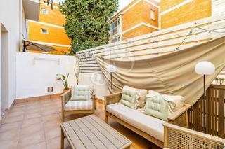 Appartement à Carrer de gustavo bécquer 45. Exquisito dúplex de diseño con terraza de 12 m que destaca por s