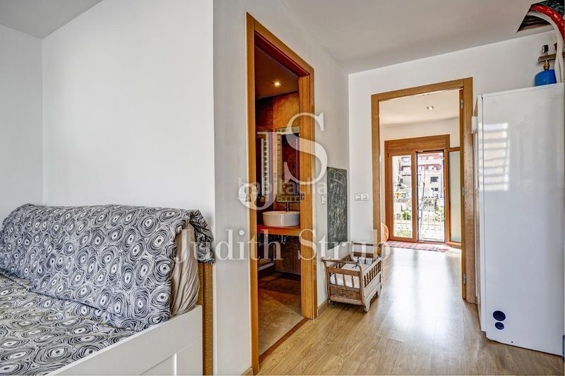 Foto 1320ec8f-fb72-4a23-b66c-ce7e078c98f3. Casa adossada a Sant Andreu de Palomar Barcelona