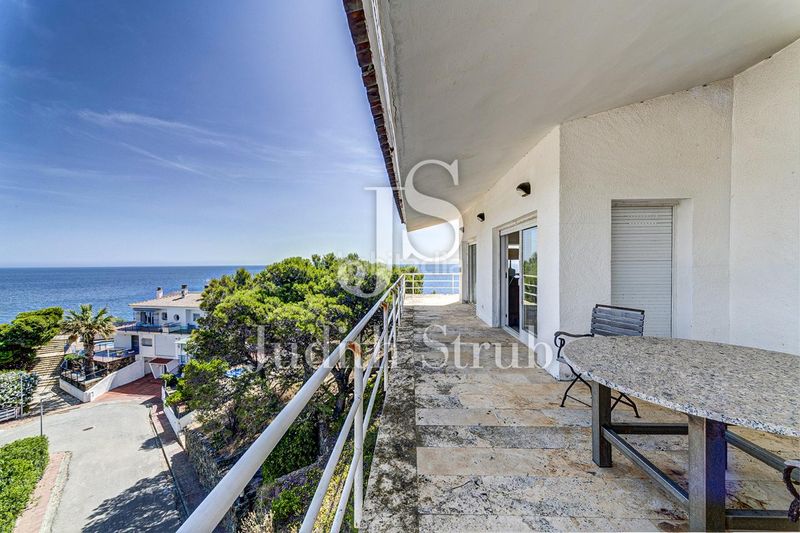 Foto a52fd8c8-2ed1-44a6-81c1-9d33bceee7c8. Casa a calle garraf 11 a Carboneres - La Farella Llançà