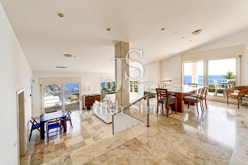 Foto c66f0053-bbc4-474f-b729-cfef0eb71560. Casa a calle garraf 11 a Carboneres - La Farella Llançà