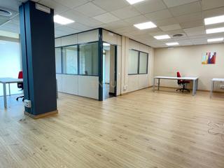 Business premise in Barri de les Corts. Local comercial, en venta de 181 m construidos, situado en el co