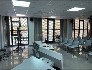 Local Comercial a Santa Eul�lia. Amplio local en lhospitalet de llobregat, barcelona