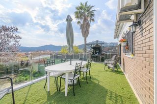 Casa en Sant Vicen� dels Horts. Casa con vistas  garaje de 236 m  5 habitaciones