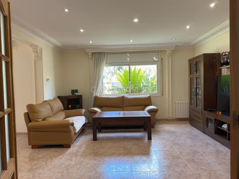 Foto b41ae80f-7f92-4658-8988-6167972d8325. Casa a Cunit residencial Cunit