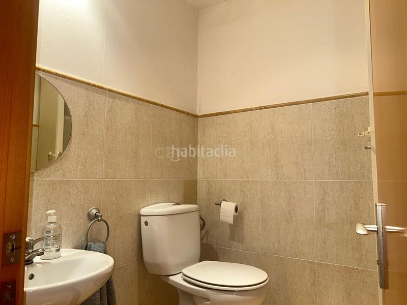 Foto ee1b2aa2-2d27-43e3-83db-77c68dbe7c16. Aparcament cotxe a La Bordeta Barcelona