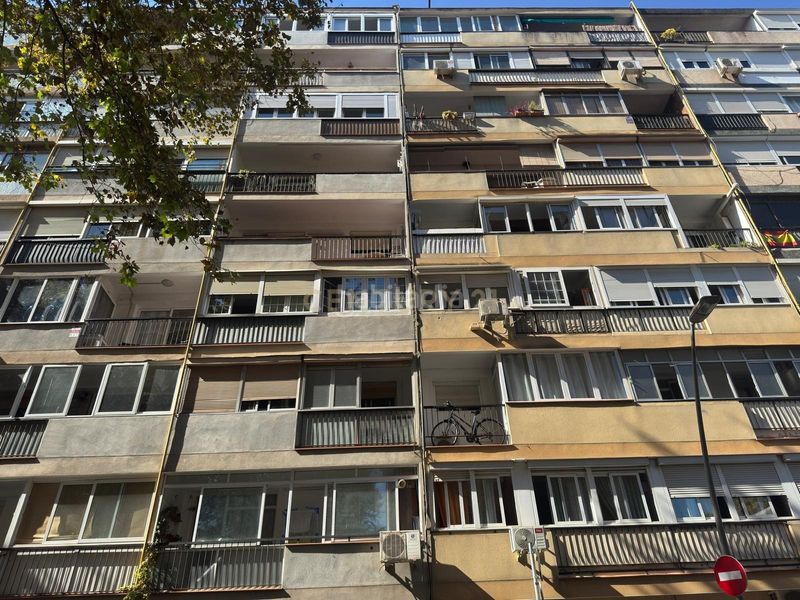 Foto 59a1f3b3-2a96-453a-b1aa-0f20d5151bdc. Apartamento en carrer del camp arriassa alto, luminoso y con ascensor en Barcelona
