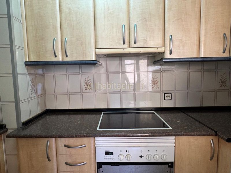 Foto 5a697bdd-55e1-48e6-99b3-dc2bfa9e1489. Apartamento en carrer del camp arriassa alto, luminoso y con ascensor en Barcelona