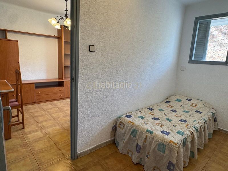 Foto c87e7f5c-b464-4635-afda-94674ffe363a. Apartamento en carrer del camp arriassa alto, luminoso y con ascensor en Barcelona