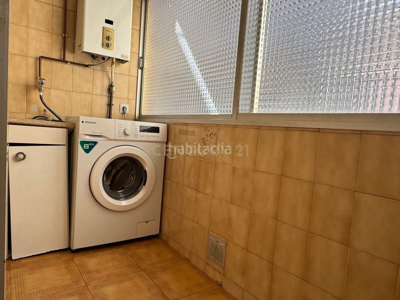 Foto e857fc8b-9d0a-421d-a6b5-a473a3136ce8. Apartamento en carrer del camp arriassa alto, luminoso y con ascensor en Barcelona