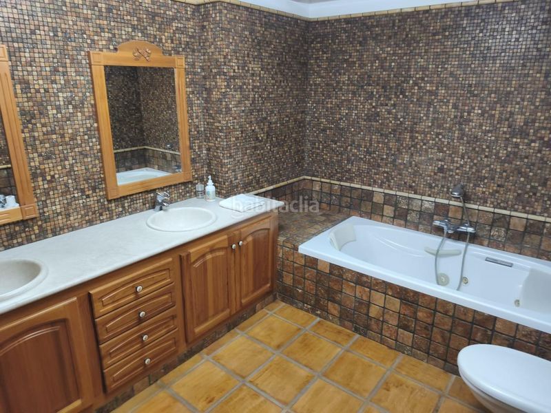 Foto 0bf55ba0-5f07-47e3-b70e-e75525ec4cf1. Casa amb piscina a Favara