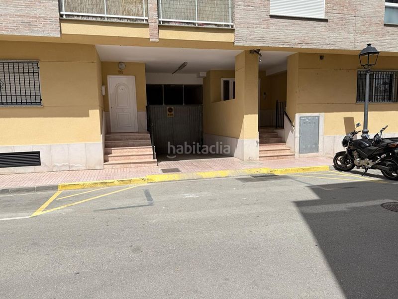 Foto bc984738-bd1a-40ab-aff6-456426bef6ba. Aparcament cotxe a Favara