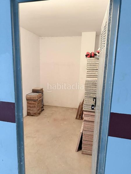 Foto c597f4be-9449-461e-a3b4-4e861e6650cf. Aparcament cotxe a Favara