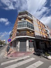 Appartement  Calle del metge joan garcés. Piso de tres dormitorios con terraza y soleado