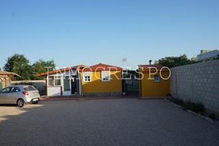 Masia  Entrada casotero. Caseta y parcela en terreno urbano