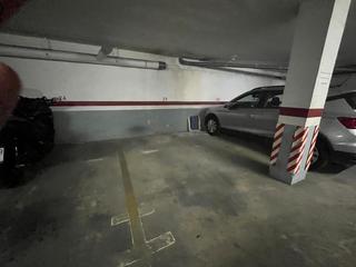 Alquiler Parking coche  Carrer del general weyler 136. Plaza de parking en alquiler