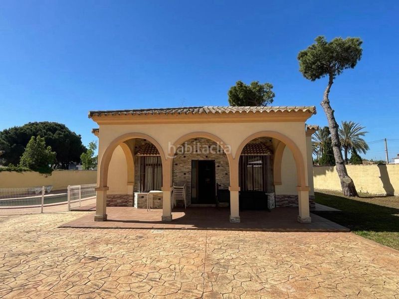 Foto 167474b1-4cf7-49fb-9629-3d4d8b3f2fe3. Xalet amb xemeneia calefacció aparcament piscina a Chiclana de la Frontera