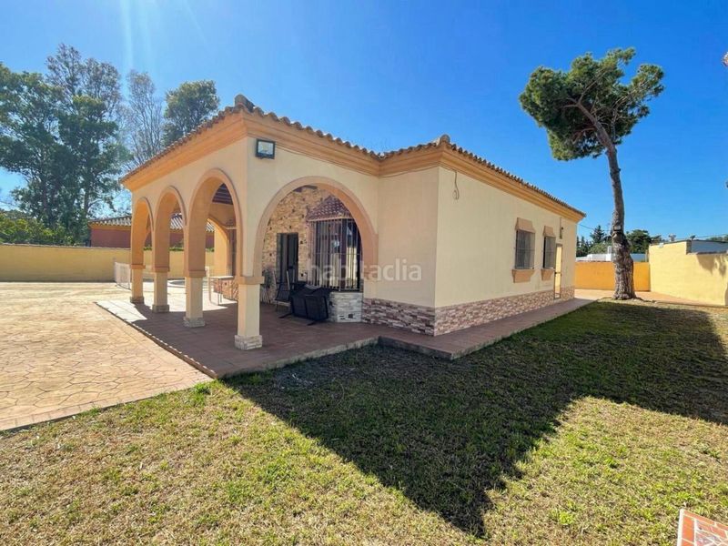 Foto 2d1bbc6f-860f-43ce-841d-6a8dea96b66a. Xalet amb xemeneia calefacció aparcament piscina a Chiclana de la Frontera