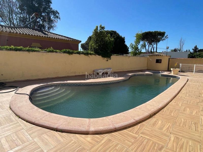 Foto d54b034f-387e-4a39-ab9b-70edee0c329c. Xalet amb xemeneia calefacció aparcament piscina a Chiclana de la Frontera