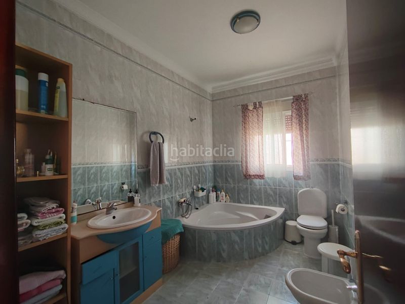 Foto bbf03817-052a-4e73-bd79-c03961b46357. Xalet amb xemeneia a Las Lagunas - Campano Chiclana de la Frontera