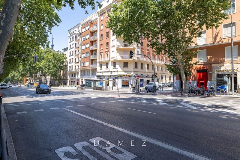 Foto a1027fae-de21-4ba6-95d0-b874bf217536. Pis amb calefacció aparcament a Argüelles Madrid
