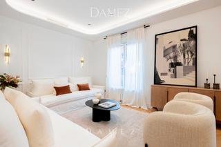 Appartement  Écija. 1950  el estilo atemporal de christian dior en argelles, madrid