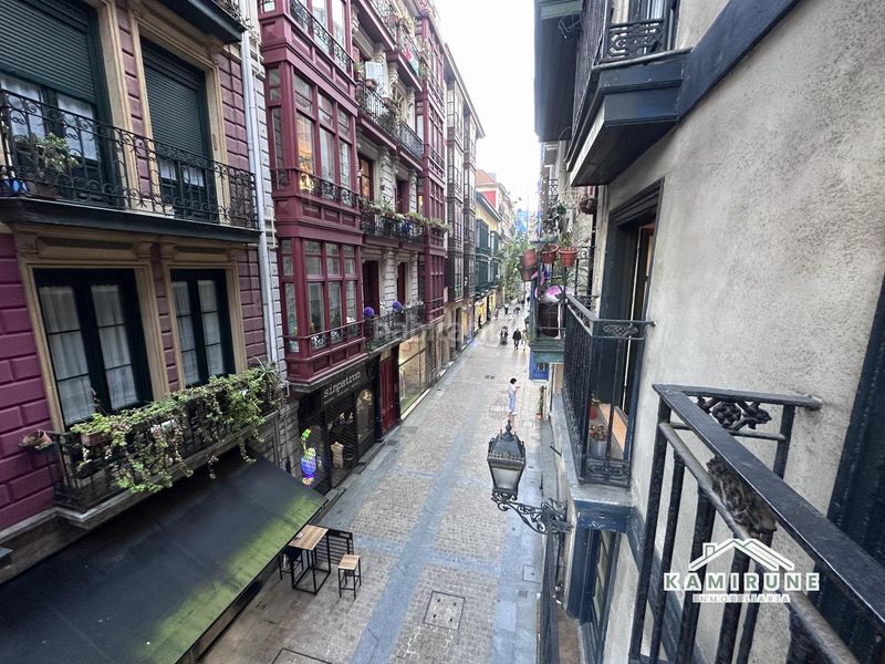 Foto 32506c60-7e45-48e6-9ccf-e132fdaeb1b4. Piso  en Casco Viejo Bilbao