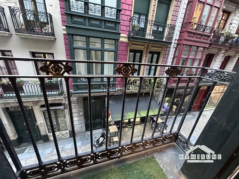 Foto 3c90a3f0-cf32-4353-9c8f-c880ceaaa6ad. Piso  en Casco Viejo Bilbao