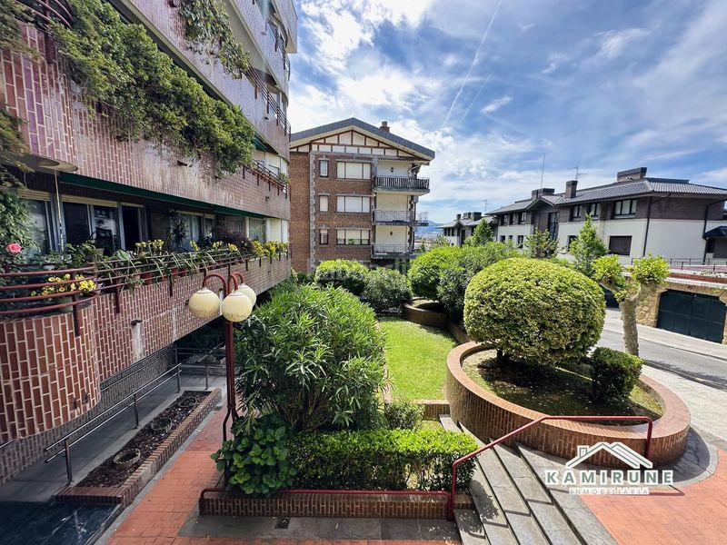 Foto e72a6756-f10f-42ad-abd6-b3d33ac3afe4. Pis amb calefacció aparcament piscina a Neguri Getxo