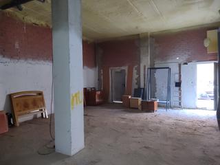 Locale commerciale en Calle oeste 24. Local en n venta zona cubo