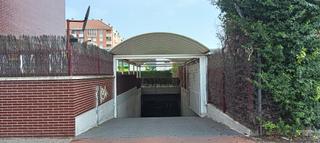 Parking coche en Calle juan boscán 10. Venta plaza de garaje en cascajos