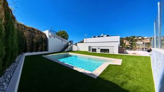 Xalet a Segur de dalt. Exclusivo chalet independiente con piscina y vistas al mar en ca