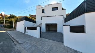 Xalet a Segur de dalt. Exclusivo chalet independiente con piscina y vistas al mar en ca