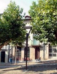 Reihenhaus in Casco Viejo. Edificio urbano en el centro de ourense junto al jardín del posí